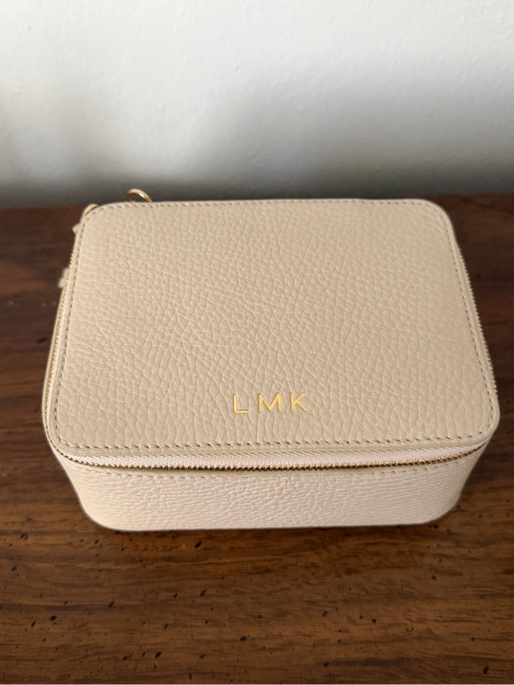 Cuyana Cream Leather Travel Jewelry Case with Interior Drawstring Zipper Box